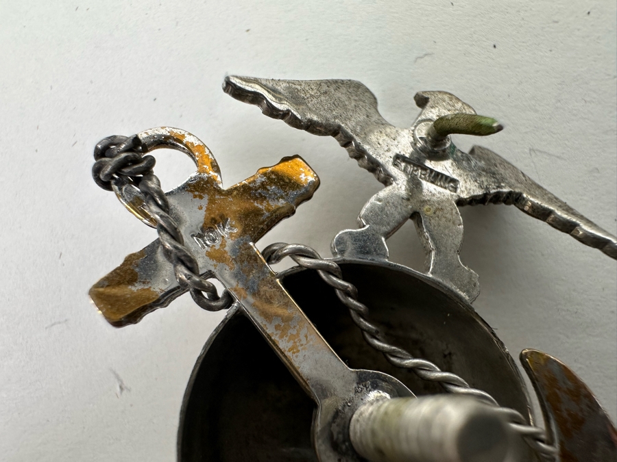 Vintage United States Marine Corps USMC Collar Insignia Pins, Buttons And Epaulettes (The Two Pins On The Epaulettes Are Sterling Silver / The 3 Pins In Middle Are Sterling Silver & 10K Gold) Hilborn - Hamburger Set - See Photos [Photo 18]