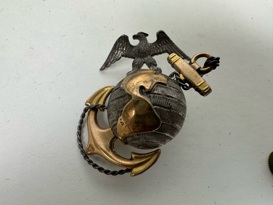 Vintage United States Marine Corps USMC Collar Insignia Pins, Buttons And Epaulettes (The Two Pins On The Epaulettes Are Sterling Silver / The 3 Pins In Middle Are Sterling Silver & 10K Gold) Hilborn - Hamburger Set - See Photos [Photo 17]