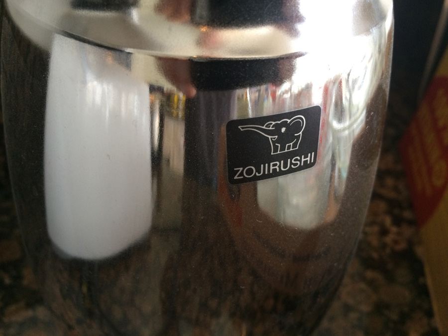 Zojirushi Stainless-Steel Thermal Coffee Carafe [Photo 3]