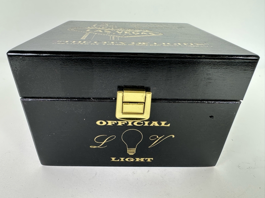 Light Bulb That Illuminated The Historic World Famous Sign 'Welcome To Fabulous Las Vegas Nevada' On Wednesday, July 4, 2012 Limited Edition 10 of 89 With Cert And Presentation Box [Photo 5]