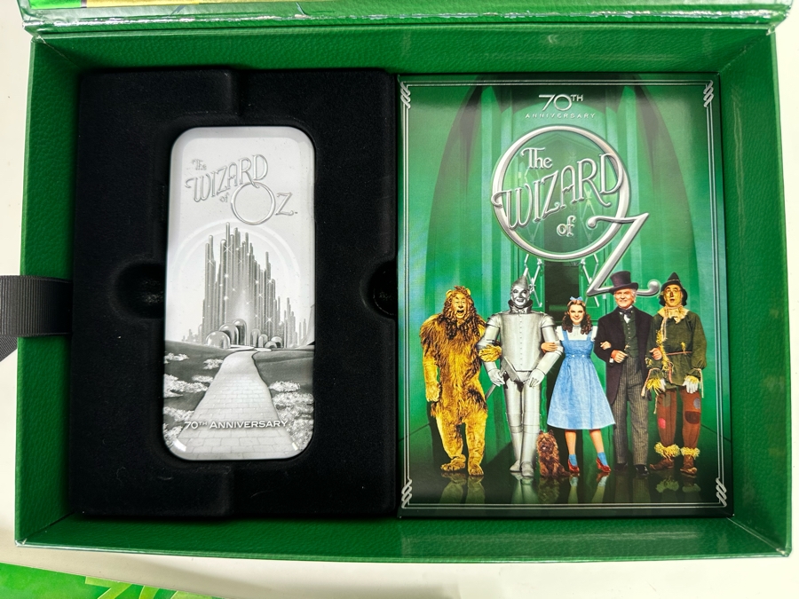 Limited Edition The 70th Anniversary Of The Wizard Of Oz Ultimate Collector's Edition With Book And Watch [Photo 13]