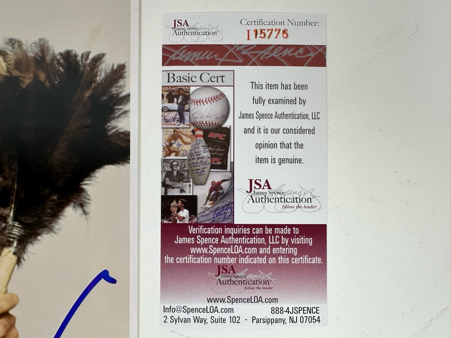 Robin Williams Autographed 8 X 10 Mrs Doubtfire Movie Photograph Certified By JSA [Photo 7]