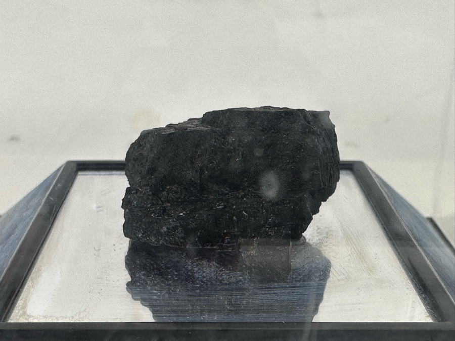 Authentic Anthracite From The 1912 Maiden Voyage Of RMS Titanic With Cert [Photo 4]
