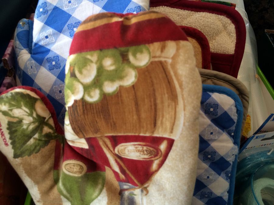 Kitchen Lot Potholders & Oven Mitts [Photo 2]