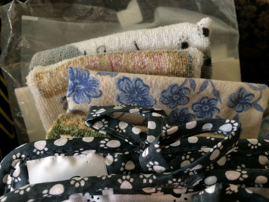 Kitchen Lot Potholders & Oven Mitts [Photo 5]