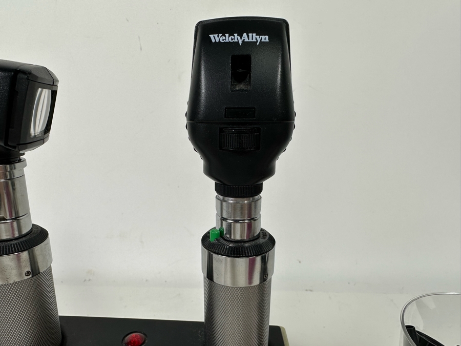 Welch Allyn Otoscope And Charging Station [Photo 4]
