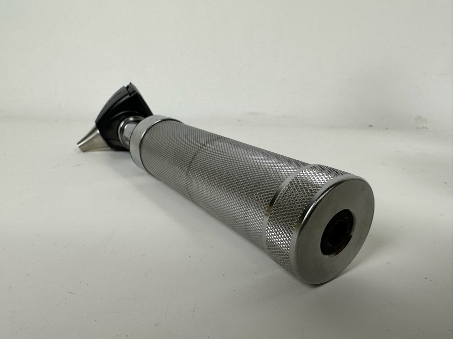 Welch Allyn Otoscope And Charging Station [Photo 11]