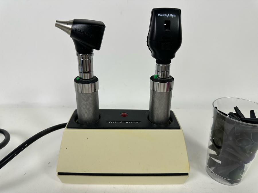 Welch Allyn Otoscope And Charging Station [Photo 2]