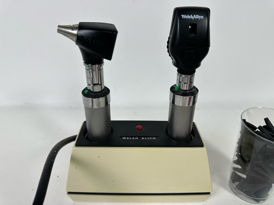 Welch Allyn Otoscope And Charging Station [Photo 3]