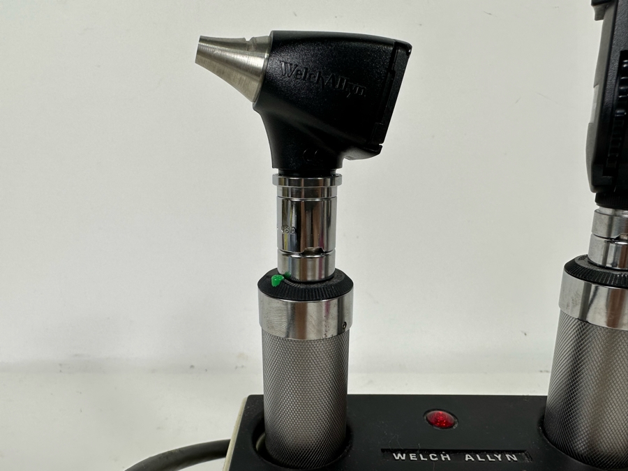 Welch Allyn Otoscope And Charging Station [Photo 7]