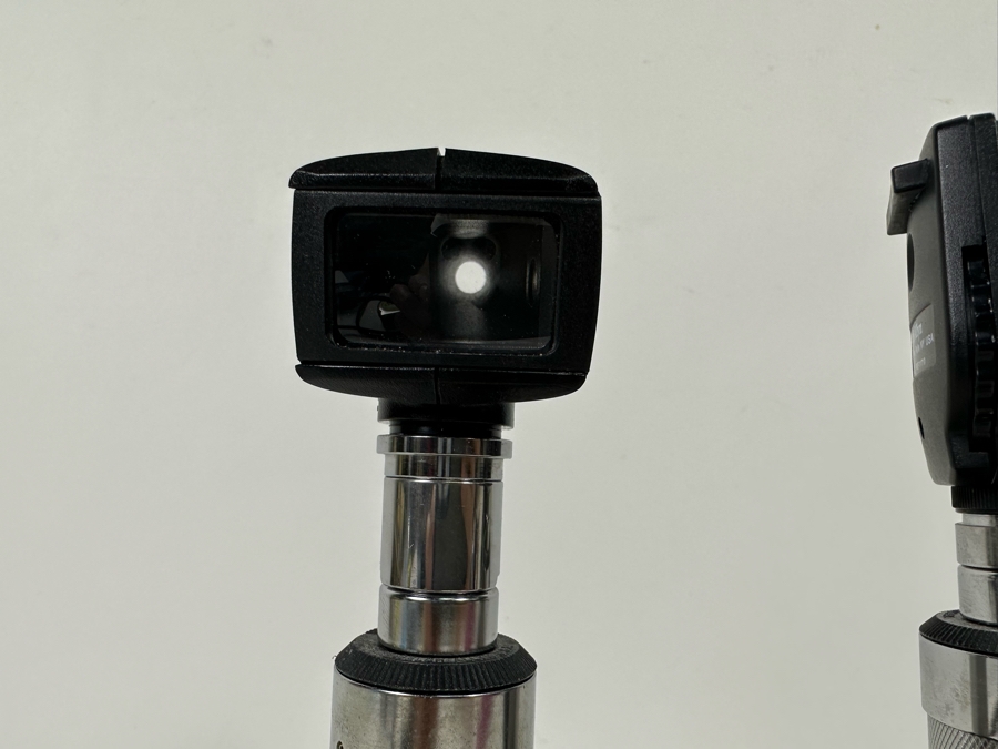 Welch Allyn Otoscope And Charging Station [Photo 8]