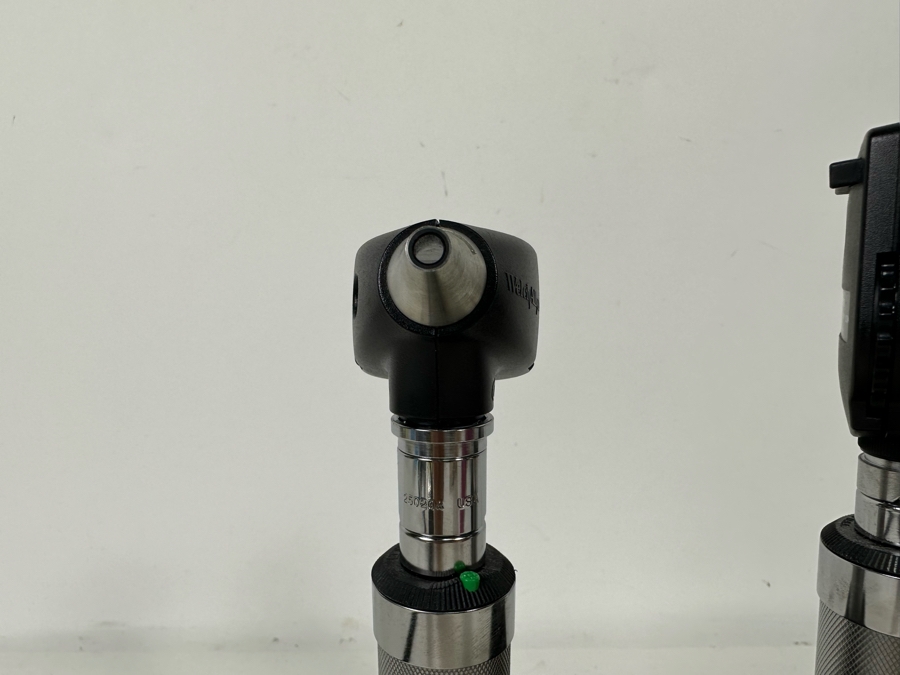 Welch Allyn Otoscope And Charging Station [Photo 9]