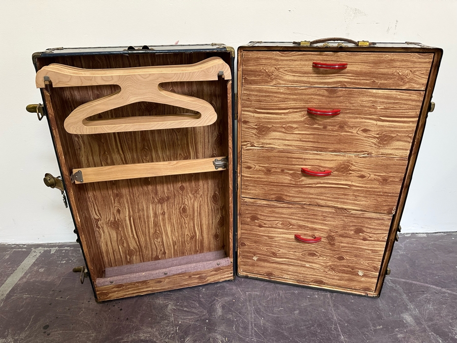 Vintage Christie Baggage Steamer Trunk Luggage 36W X 15D X 22H [Photo 13]