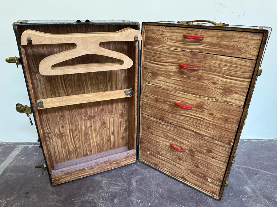 Vintage Christie Baggage Steamer Trunk Luggage 36W X 15D X 22H [Photo 12]