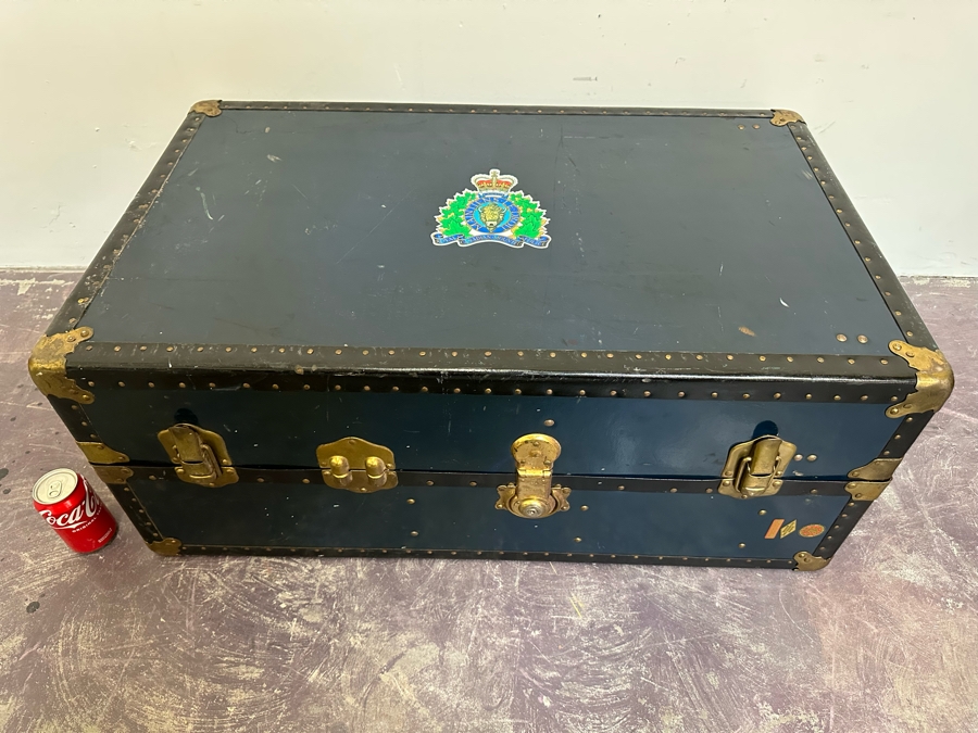 Vintage Christie Baggage Steamer Trunk Luggage 36W X 15D X 22H [Photo 9]