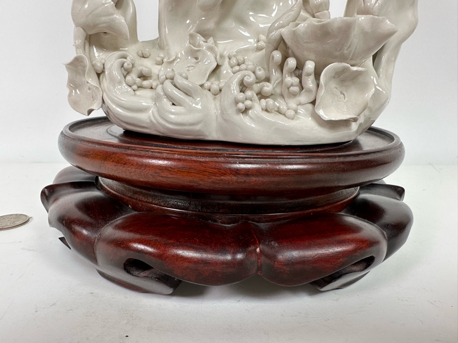 Signed White Porcelain Guan Yin Guanyin Seated Figure With Wooden Stand 8W X 13.5H [Photo 26]