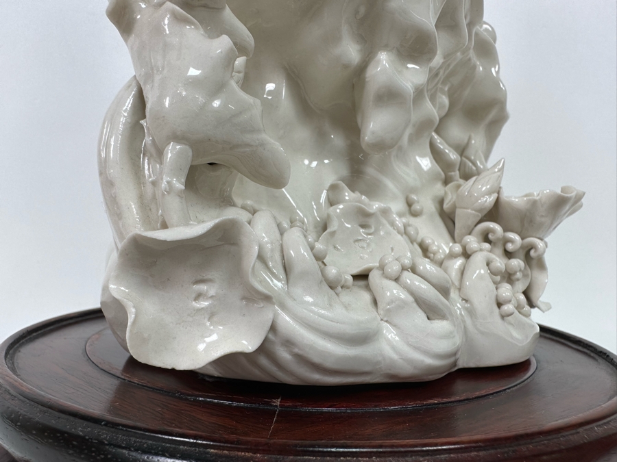 Signed White Porcelain Guan Yin Guanyin Seated Figure With Wooden Stand 8W X 13.5H [Photo 15]