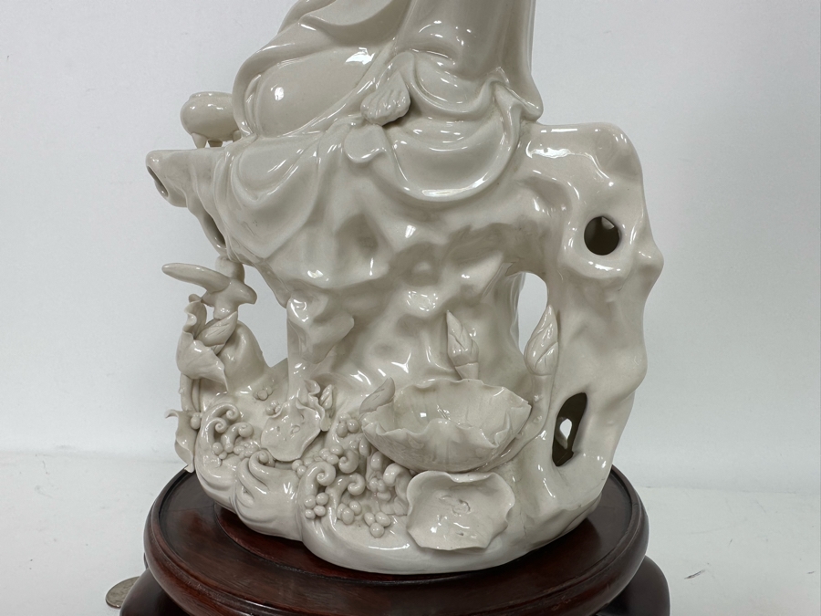 Signed White Porcelain Guan Yin Guanyin Seated Figure With Wooden Stand 8W X 13.5H [Photo 12]