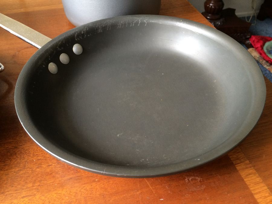 Calphalon Nonstick Pots & Pans [Photo 3]