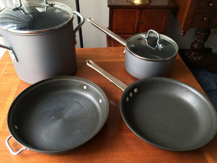 Calphalon Nonstick Pots & Pans [Photo 2]