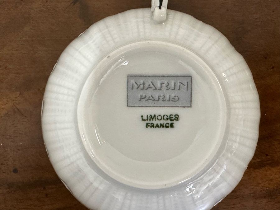 Limoges France Marin Paris, Set Of Eight Cups And Saucers Plus Pair Of Creamers And Sugar Bowl [Photo 11]