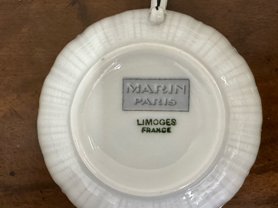 Limoges France Marin Paris, Set Of Eight Cups And Saucers Plus Pair Of Creamers And Sugar Bowl [Photo 10]
