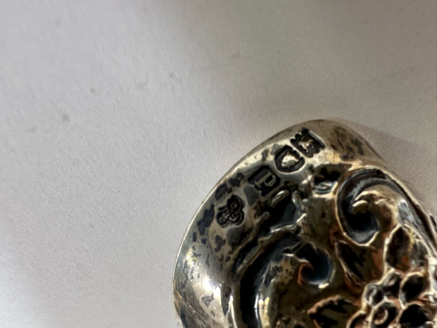 Antique Sterling Silver English Hallmarked Repousse Serving Spoon G&S Goldsmiths & Silversmiths Co Ltd 76.2g [Photo 18]