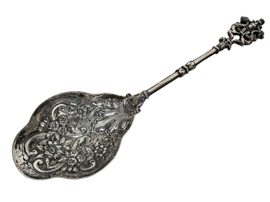 Antique Sterling Silver English Hallmarked Repousse Serving Spoon G&S Goldsmiths & Silversmiths Co Ltd 76.2g [Photo 1]