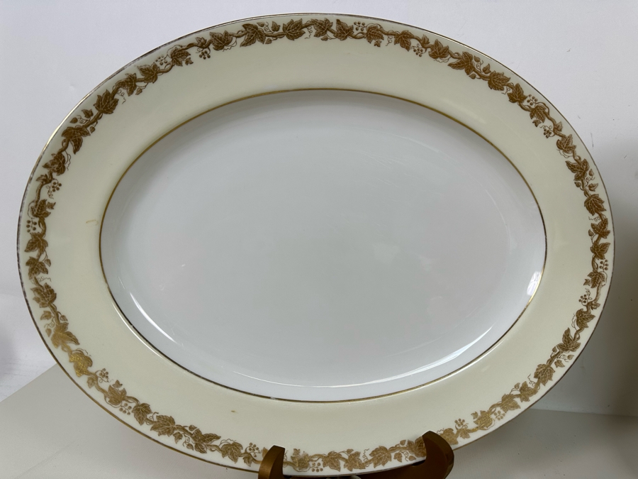 Wedgwood Gold Rim Bone China Made In England 52 Pieces [Photo 5]