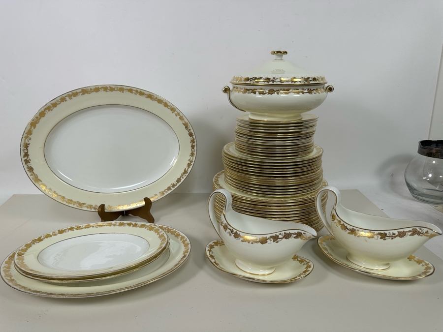 Wedgwood Gold Rim Bone China Made In England 52 Pieces [Photo 3]