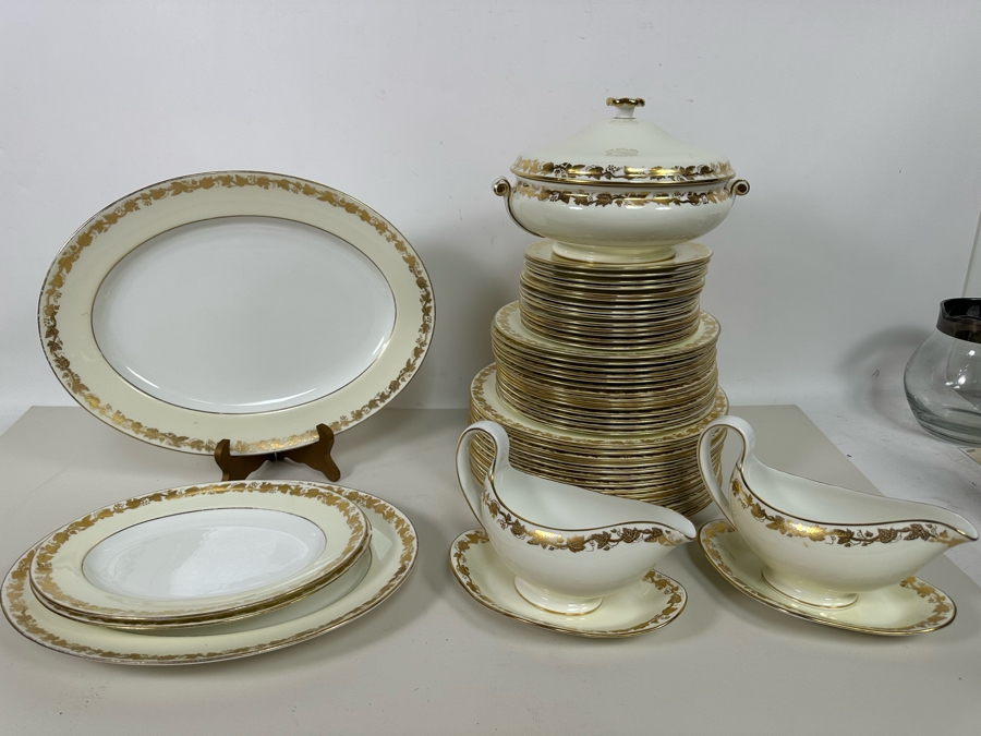 Wedgwood Gold Rim Bone China Made In England 52 Pieces [Photo 4]