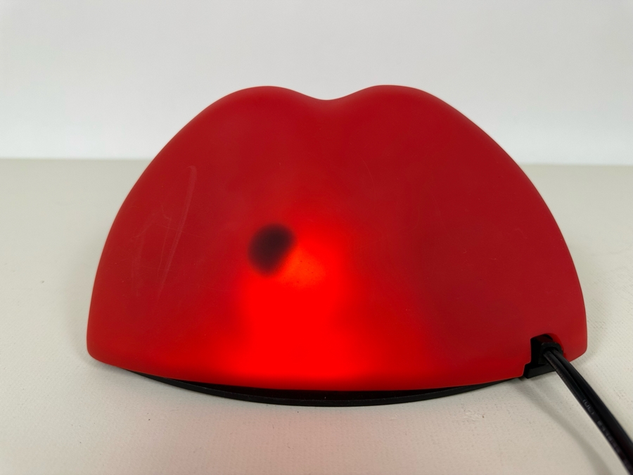 Red Lips Lamp 8W X 4.5H [Photo 5]