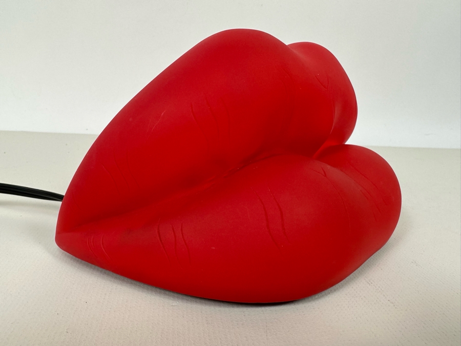 Red Lips Lamp 8W X 4.5H [Photo 4]