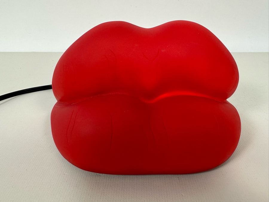 Red Lips Lamp 8W X 4.5H [Photo 2]