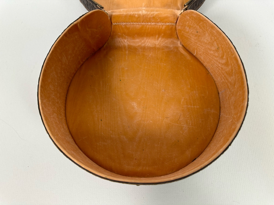 Vintage Leather Collar Box 7W X 2.5H [Photo 8]