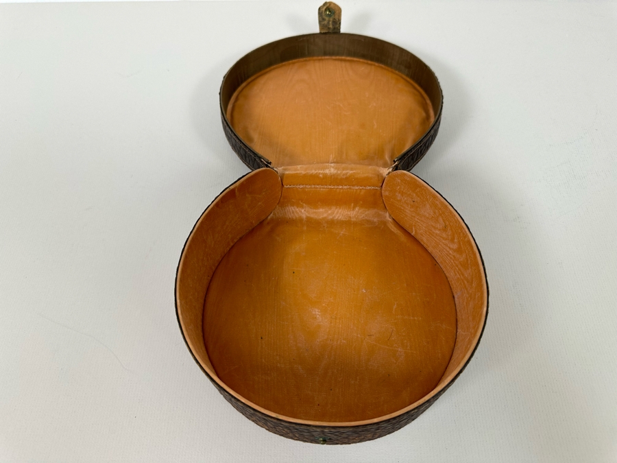 Vintage Leather Collar Box 7W X 2.5H [Photo 7]