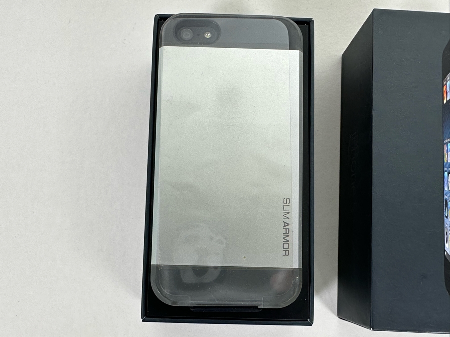 Apple iPhone 5 Black 32GB With Box [Photo 4]