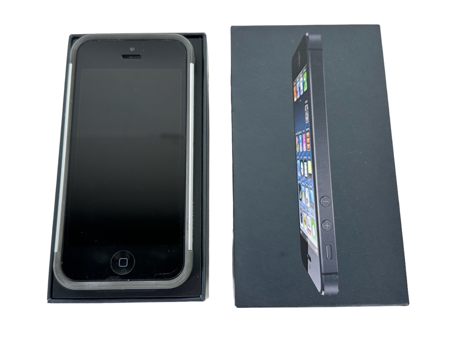 Apple iPhone 5 Black 32GB With Box [Photo 1]
