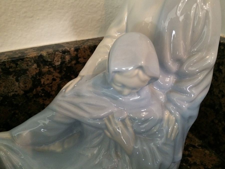 Religious Lot [Photo 11]