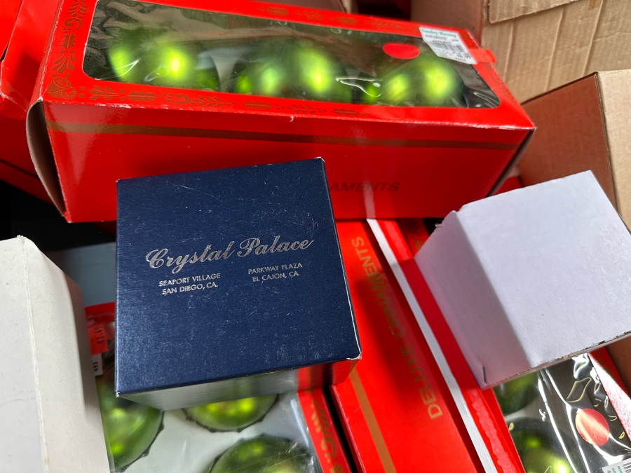 Box Of Christmas Ornaments 24 X 24 X 18 [Photo 4]