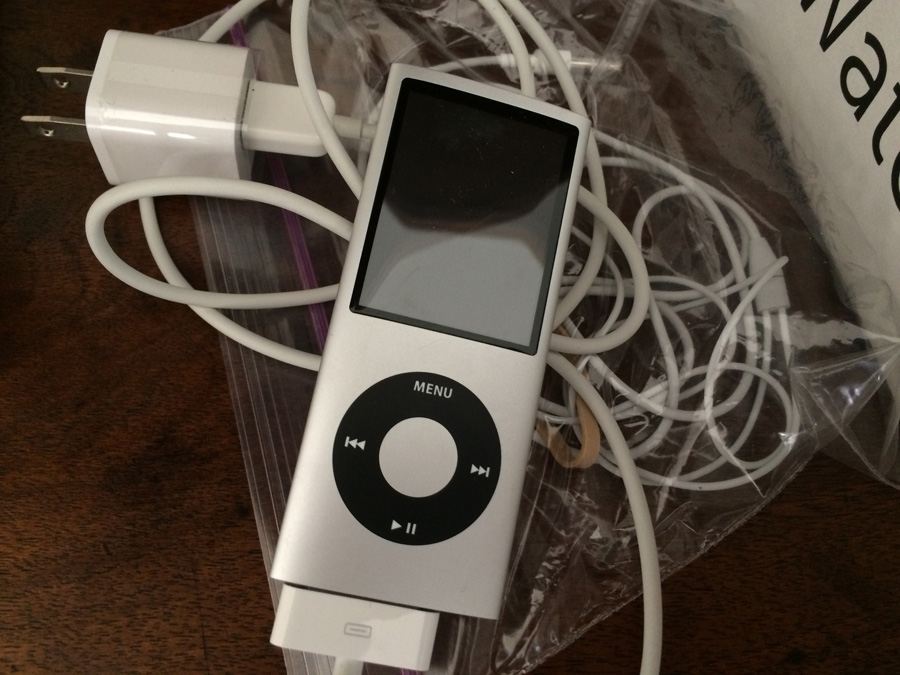 iPod 8GB [Photo 1]