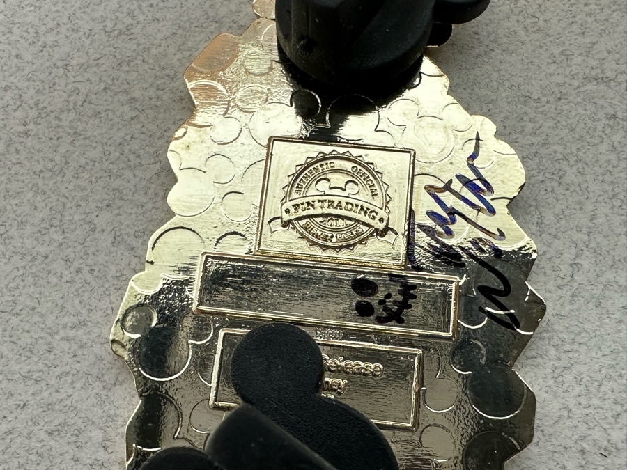 SIGNED Vintage Disneyland Haunted Mansion Holiday Gingerbread Mystery Set Limited Release Trading Pins With Original Boxes [Photo 14]