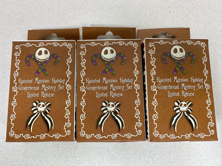 SIGNED Vintage Disneyland Haunted Mansion Holiday Gingerbread Mystery Set Limited Release Trading Pins With Original Boxes [Photo 2]