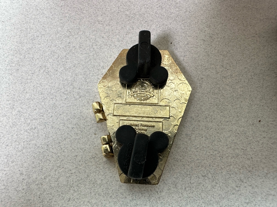 SIGNED Vintage Disneyland Haunted Mansion Holiday Gingerbread Mystery Set Limited Release Trading Pins With Original Boxes [Photo 10]