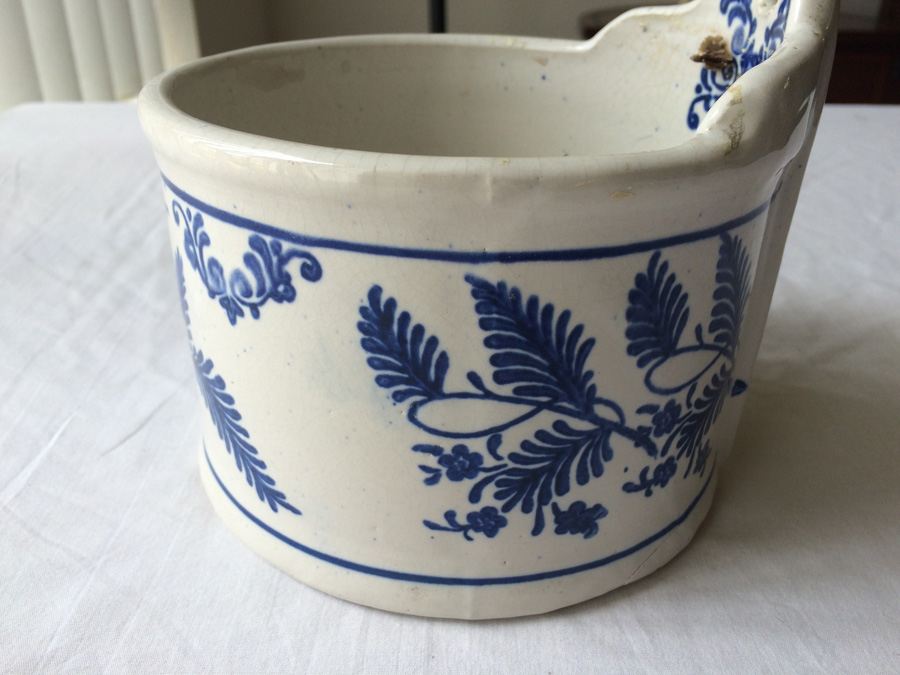 Blue & White Stoneware Hanging Salt Crock Box [Photo 3]