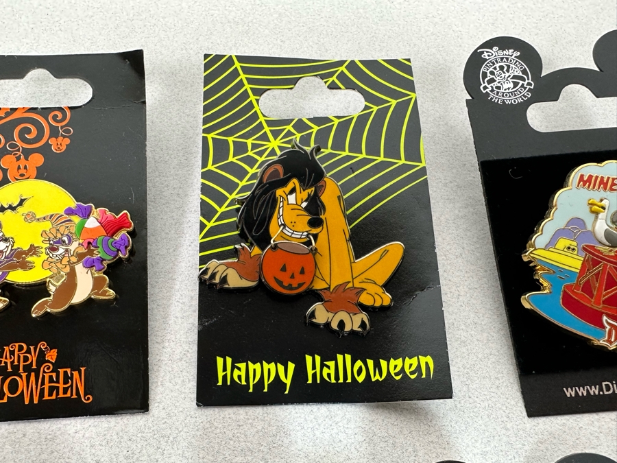 Collection Of Vintage Disneyland Trading Pins New On Cards [Photo 14]
