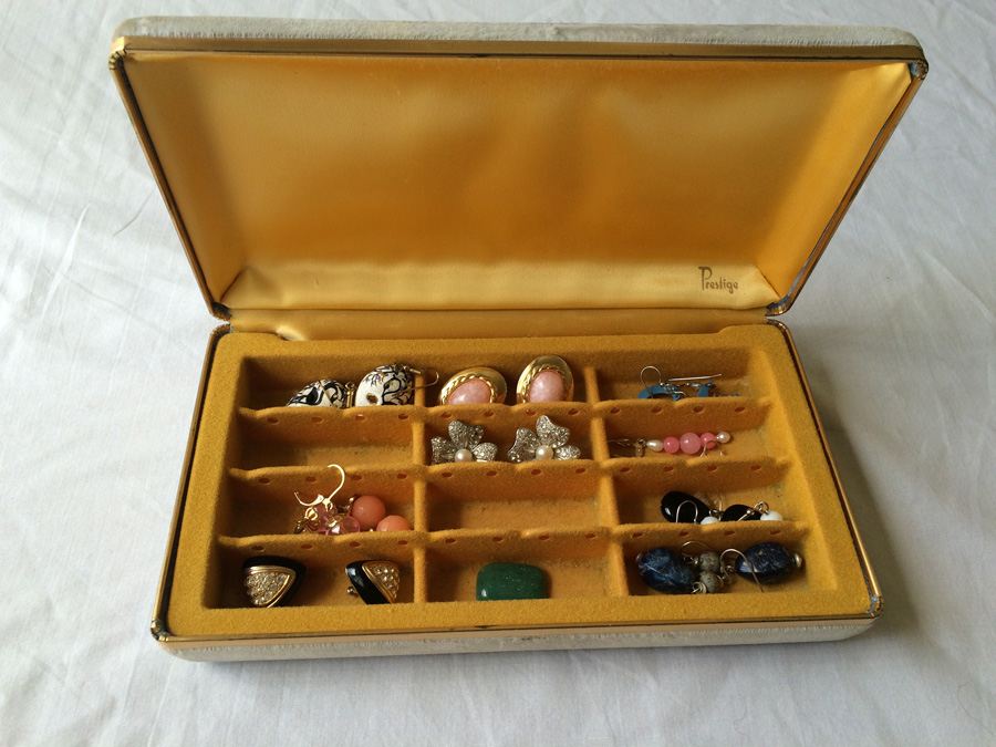 Jewelry Earring Lot [Photo 1]