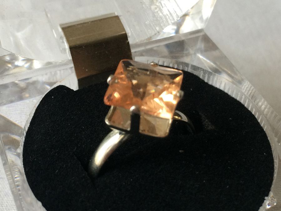 Costume Jewelry Ring [Photo 2]