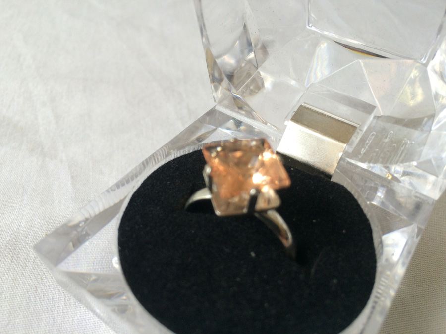 Costume Jewelry Ring [Photo 4]