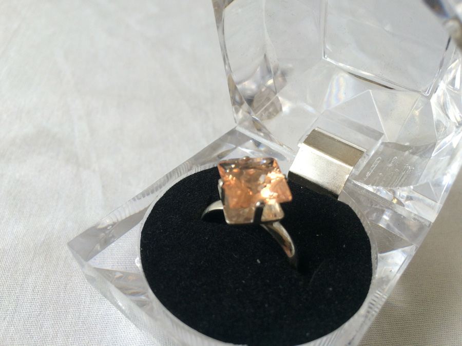 Costume Jewelry Ring [Photo 3]